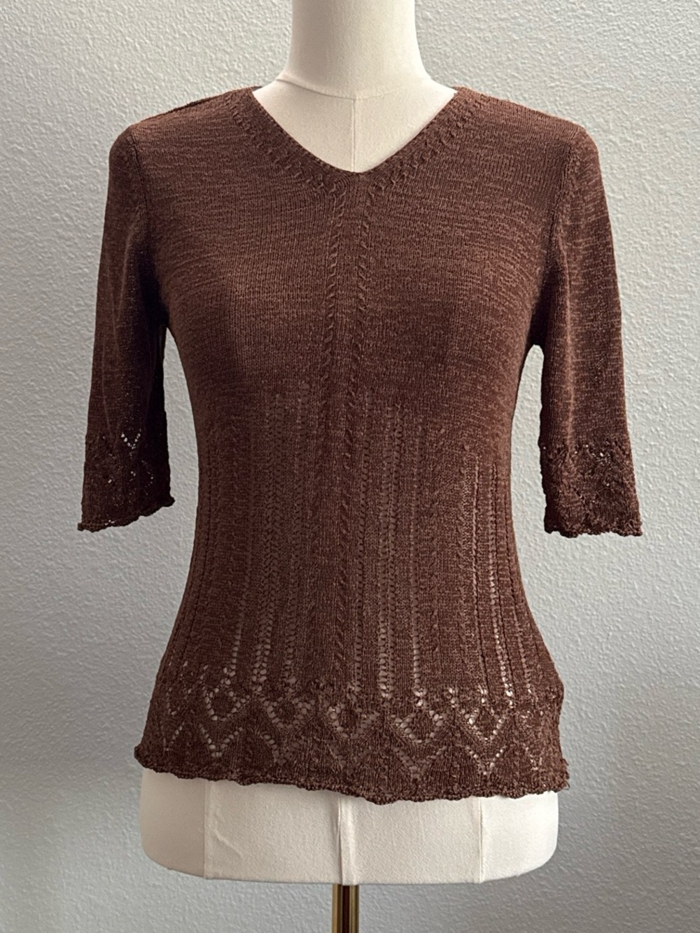 DKNY Brown Open Knit V-Neck Short Sleeve
Top Size Large